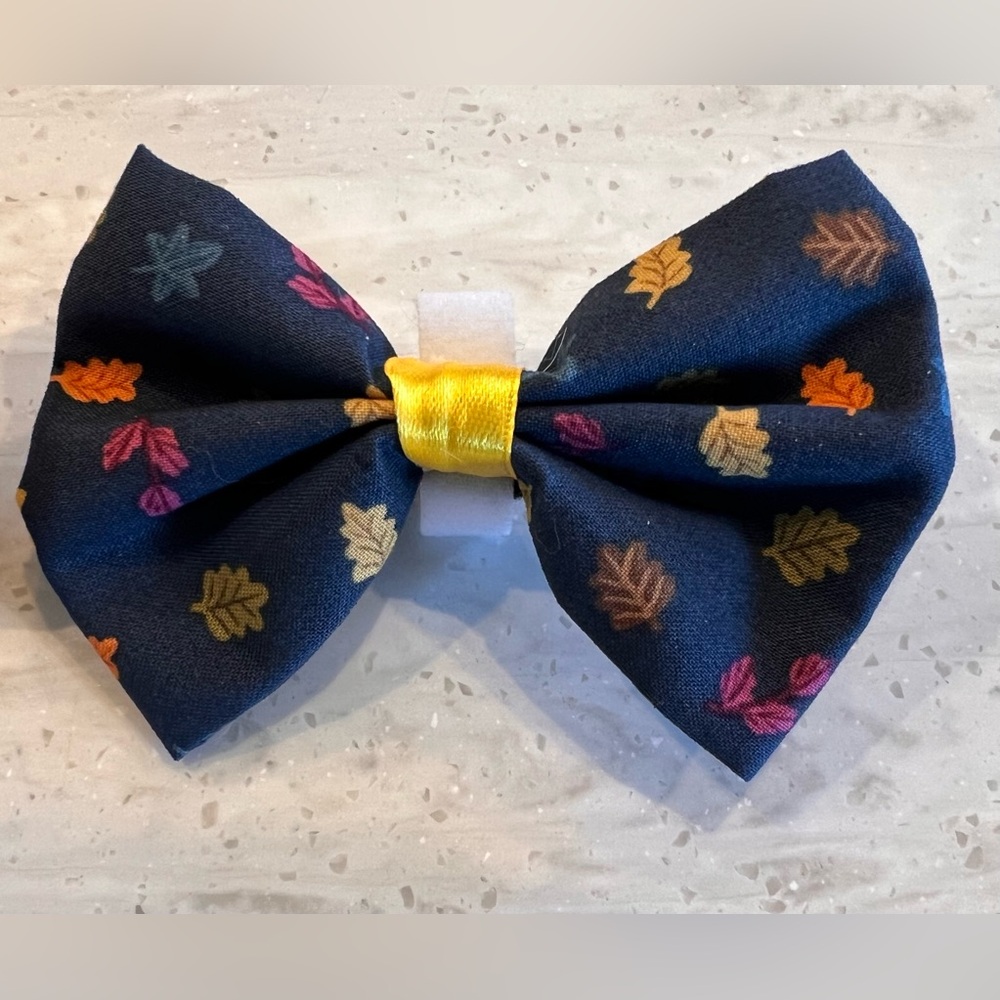 Elegant Dog Bow Tie Set - Autumn Leaves Design - Picture 5 of 9